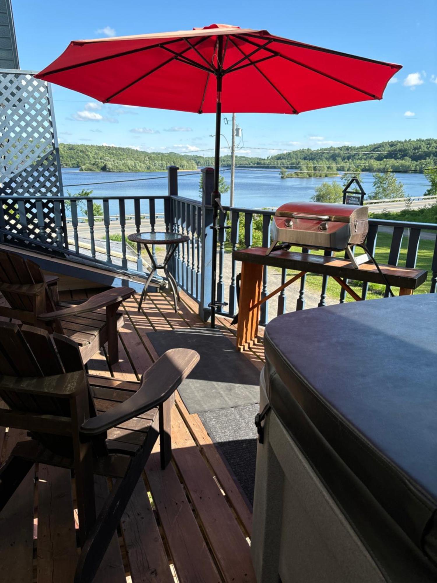 Domaine De La Baie, Les Suites Shawinigan Eksteriør billede